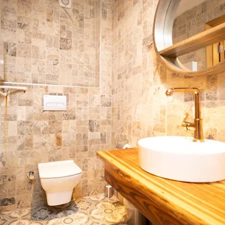 Miniq Homes 104 - The Luxurious Stone Retreat