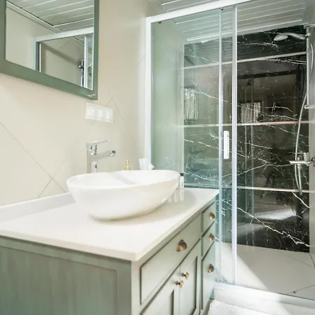 فيلة Miniq Homes 104 - The Luxurious Stone Retreat *
